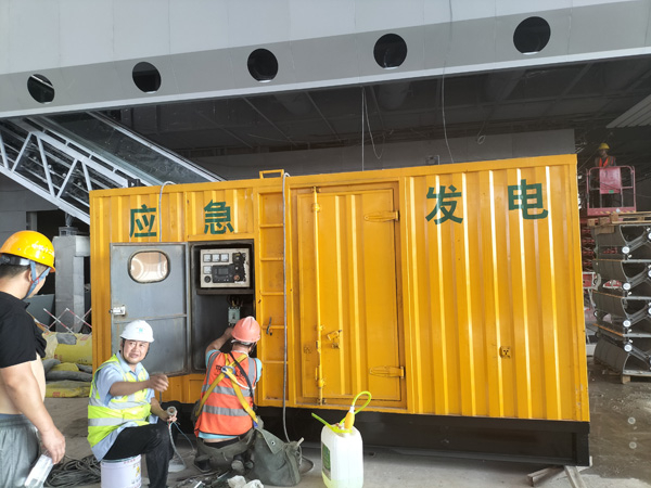洛扎怎样判断空气滤清器是否需要更换？